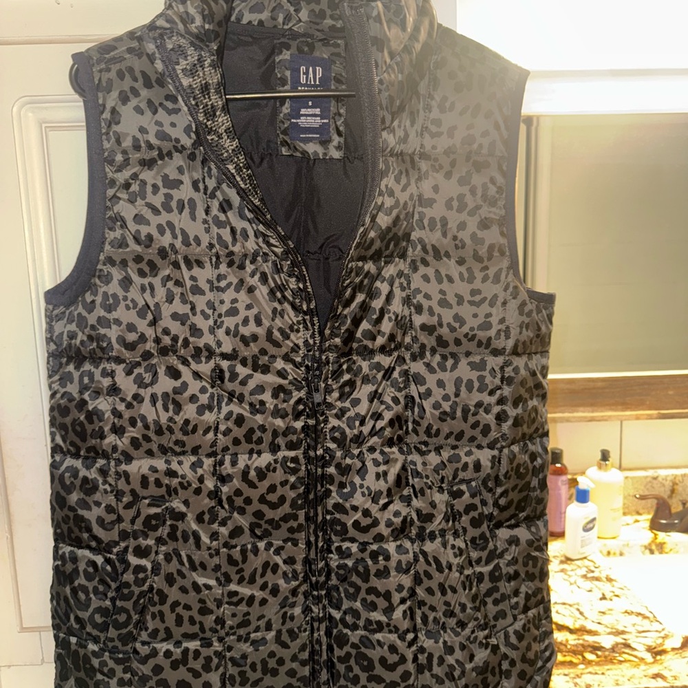 GAP Black Leopard Print Puffer Vest